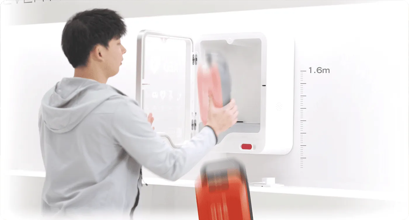 HeartSave Y wird aus einem Wandkasten entnommen